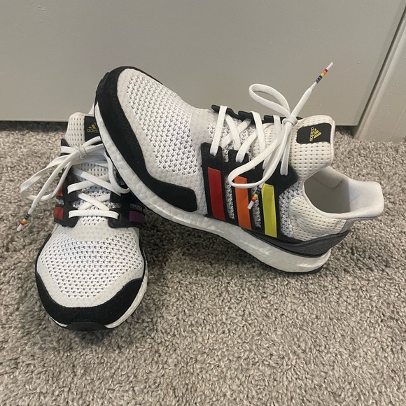 SOLD❗️Adidas’ love unites ultra boosts (2020) 🏳️‍🌈 - Picture 3 of 8